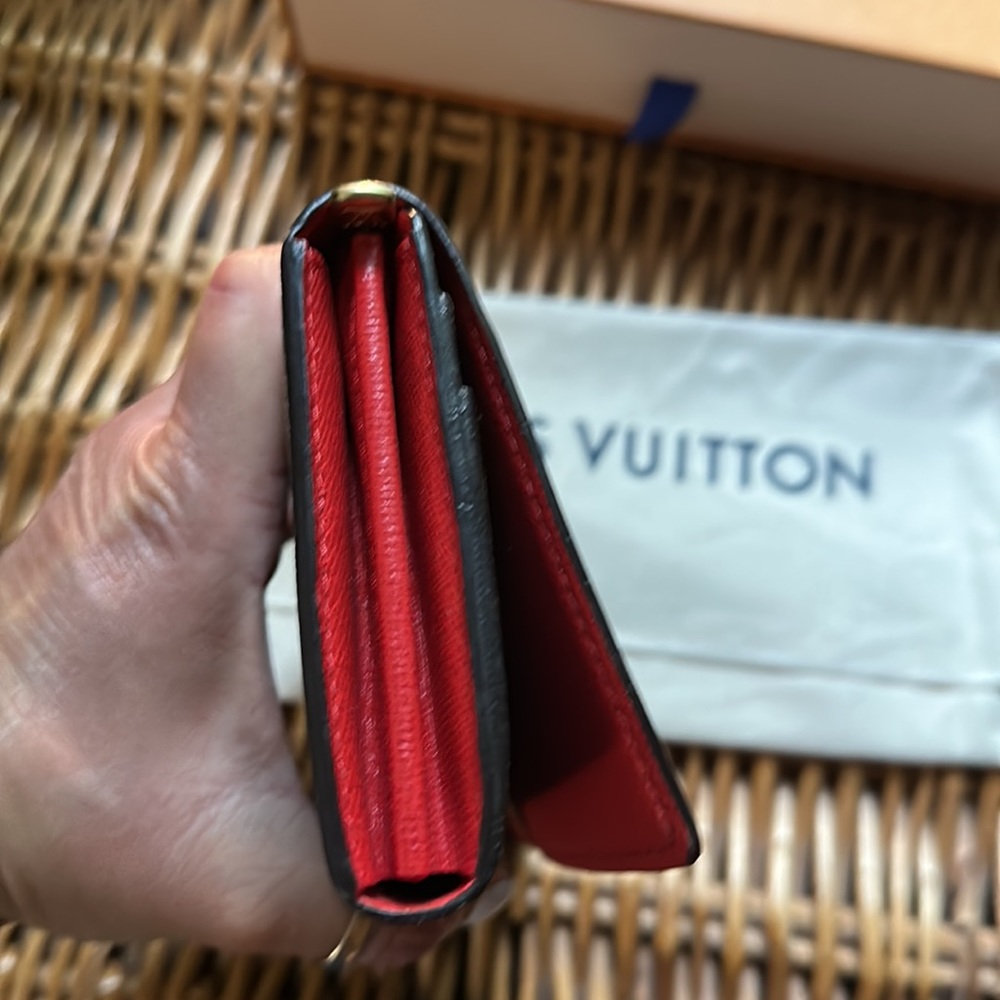 Louis Vuitton Limited Edition Sarah Holiday Wallet. - Picture 7 of 11